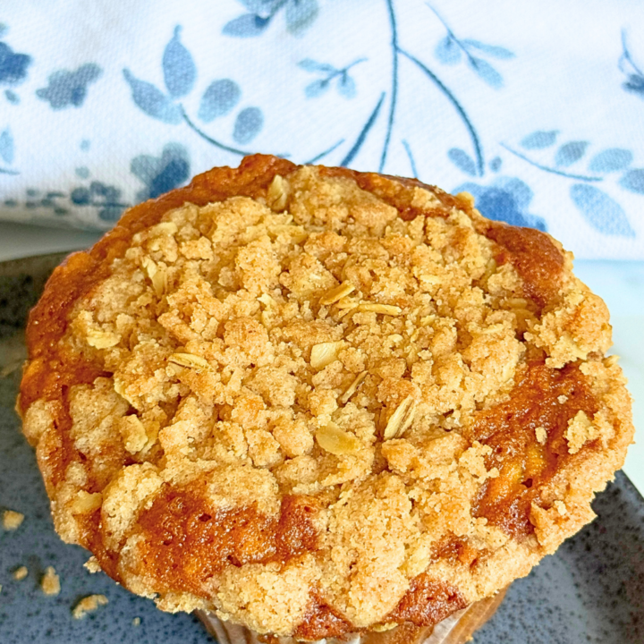 Apple Cinnamon Crumb Muffins