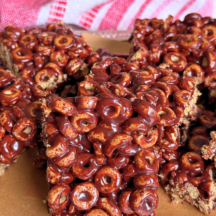 No Bake Chocolate Cheerio Bars